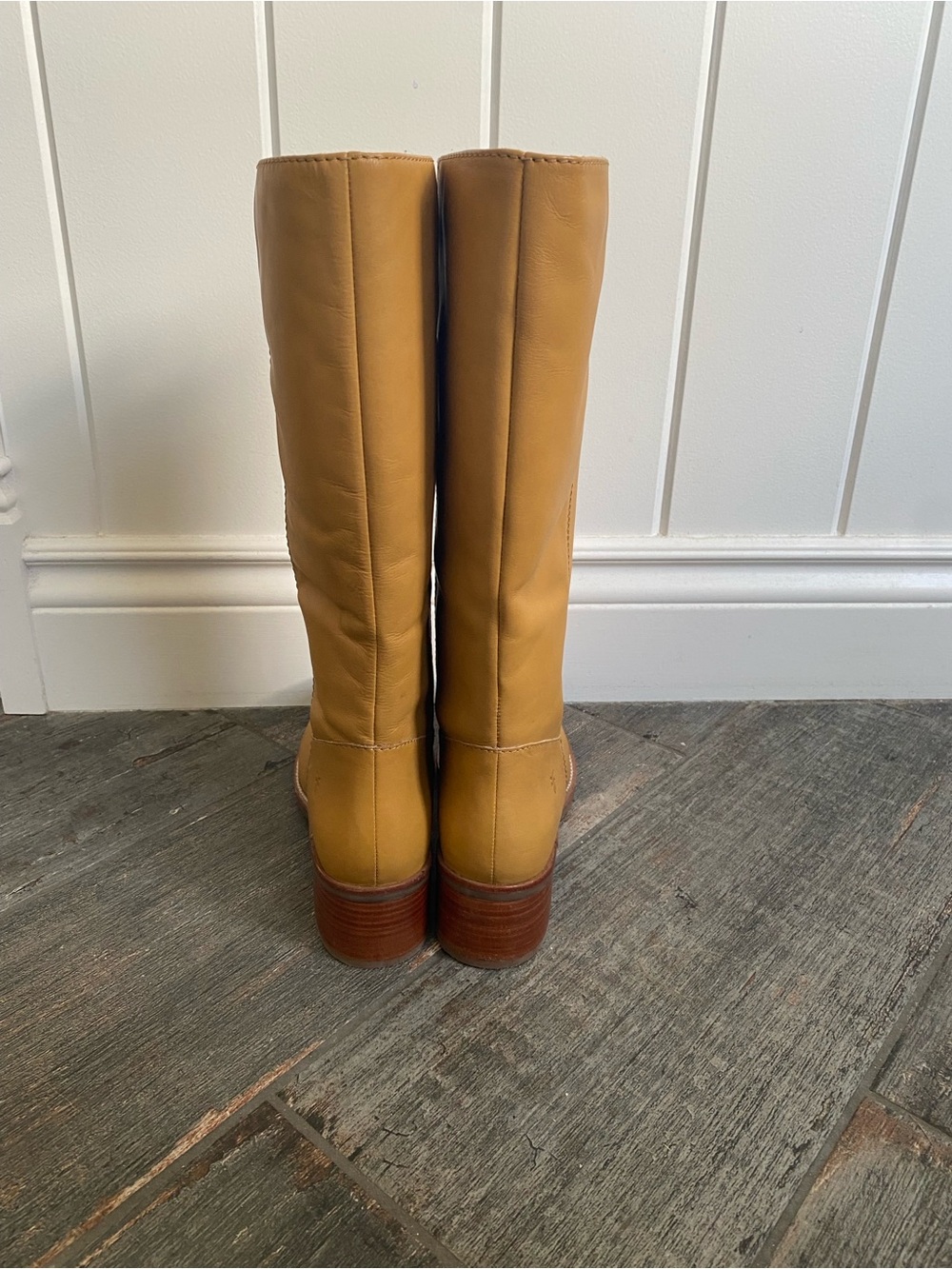 NEW Frye Camryn Leather Boots in gorgeous Banana colour - Picture 4 of 10